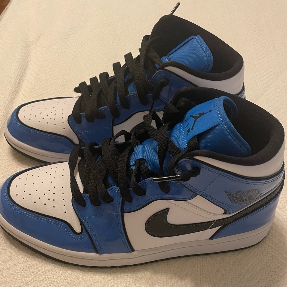Mens Nike Jordan1 Mid Size 8.5